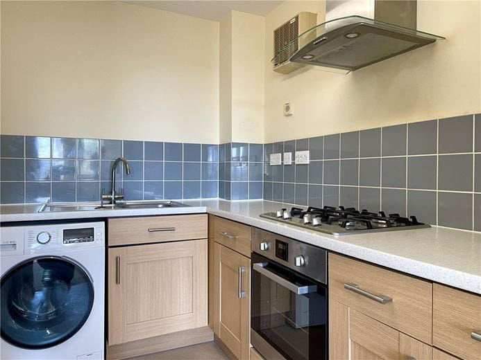 1 bedroom flat, Naples Court, 72 St. James's Drive SW12 - Available