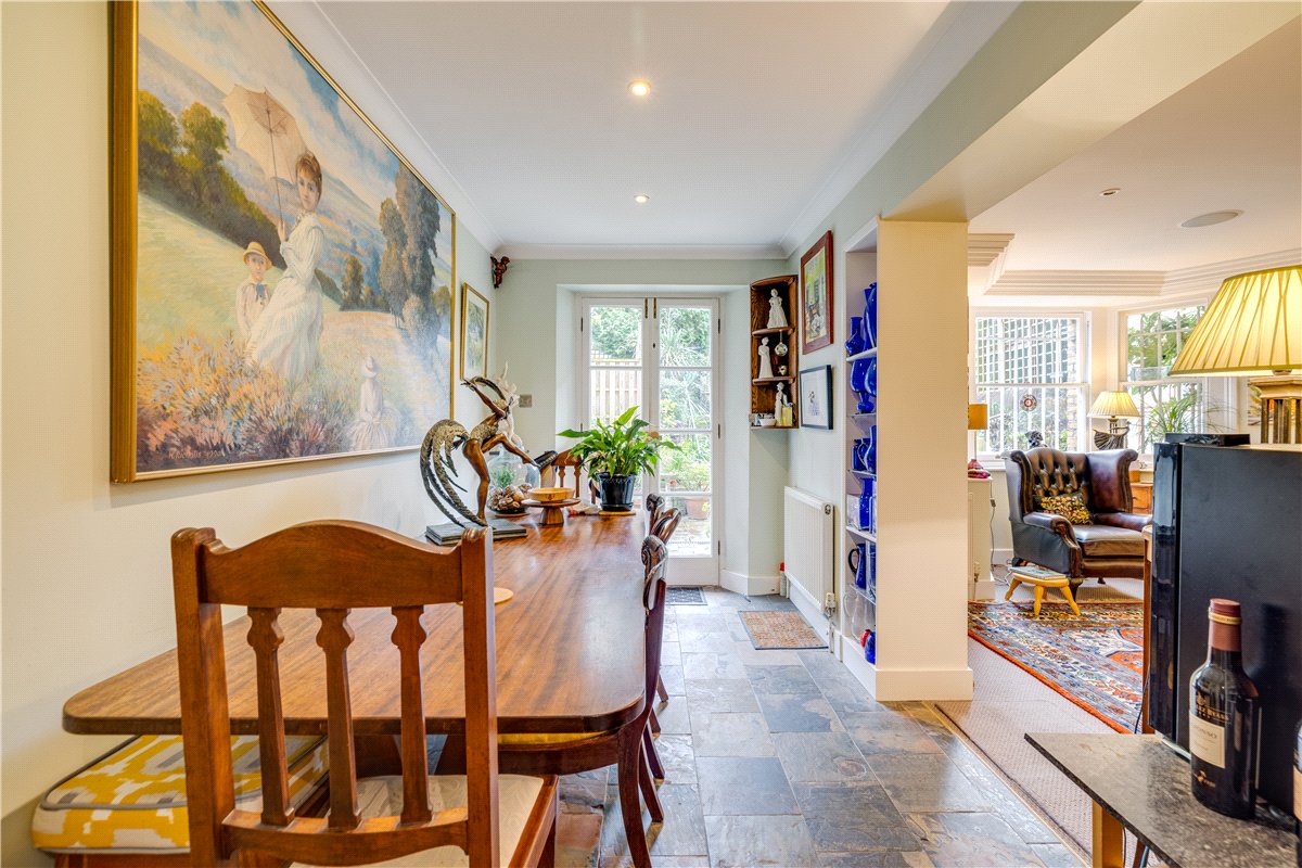 2 bedroom flat, Wandle Road, London SW17 - Available