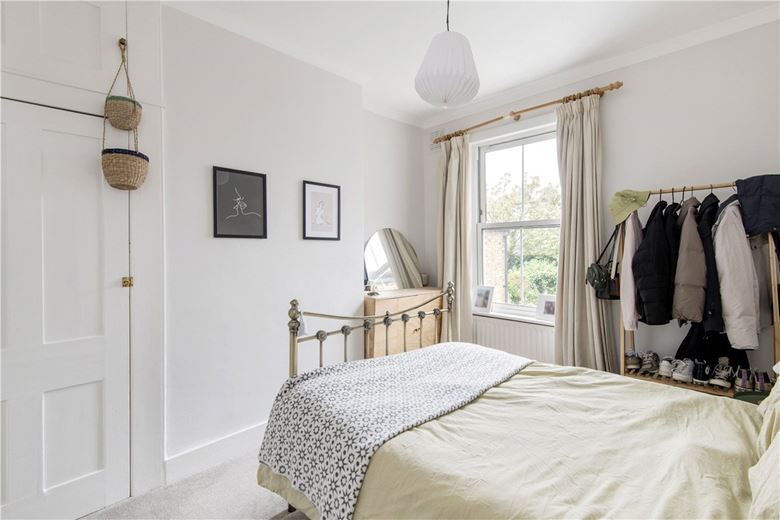2 bedroom flat, Althorp Road, Wandsworth Common SW17 - Sold