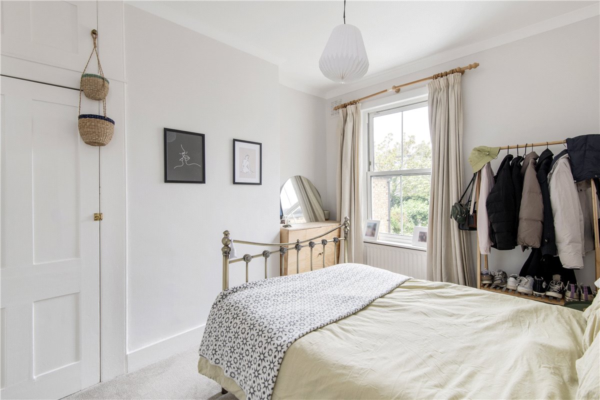 2 bedroom flat, Althorp Road, Wandsworth Common SW17 - Sold