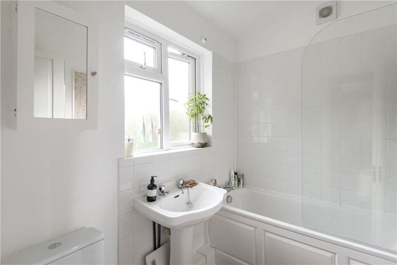 2 bedroom flat, Althorp Road, Wandsworth Common SW17 - Sold