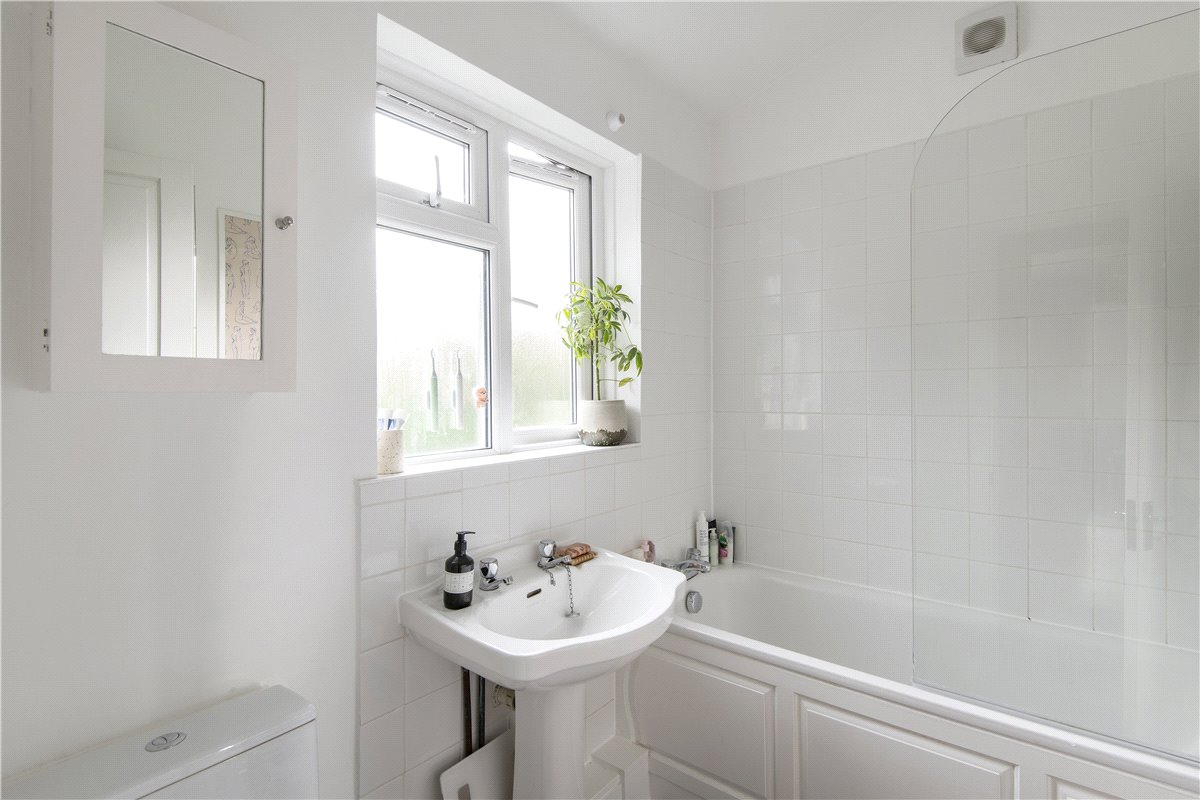 2 bedroom flat, Althorp Road, Wandsworth Common SW17 - Sold