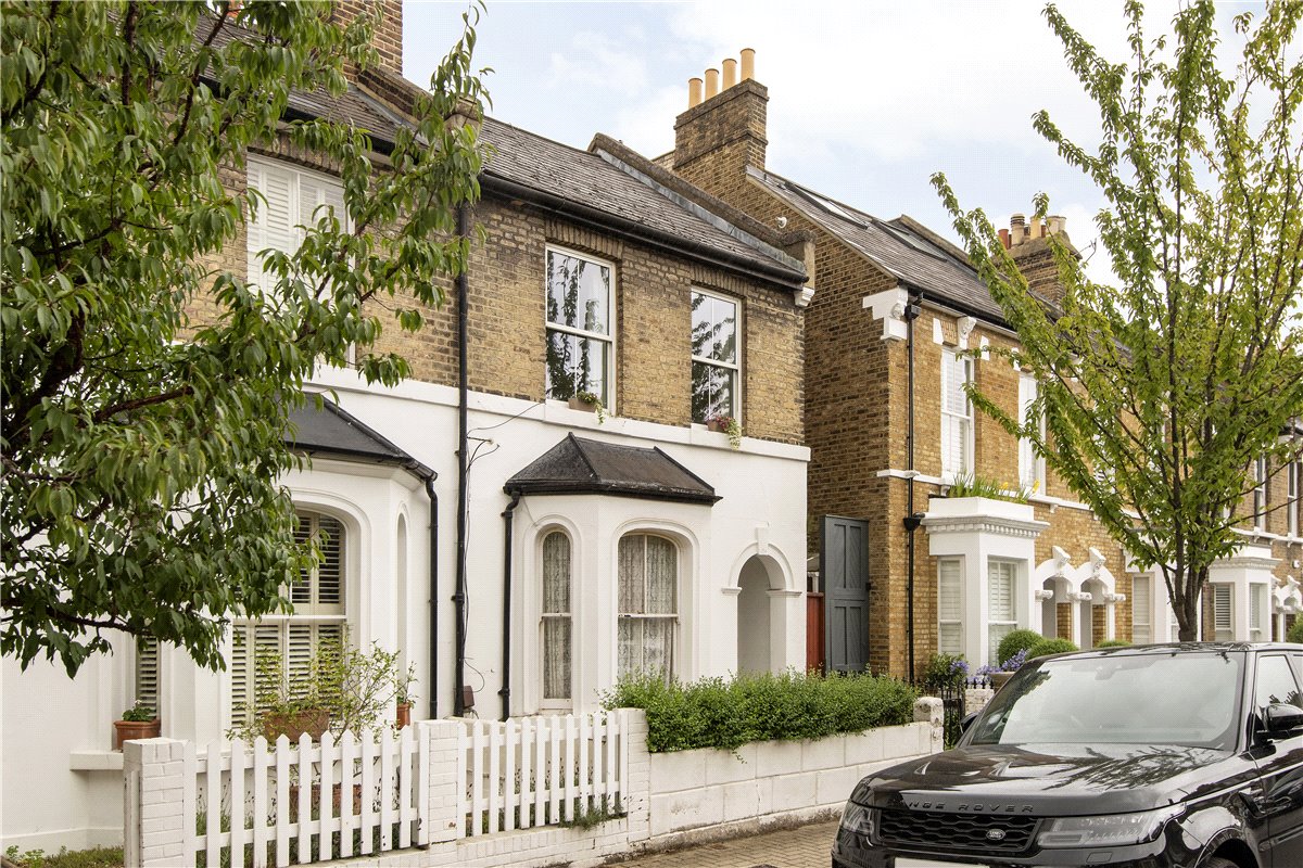 2 bedroom flat, Althorp Road, Wandsworth Common SW17 - Sold