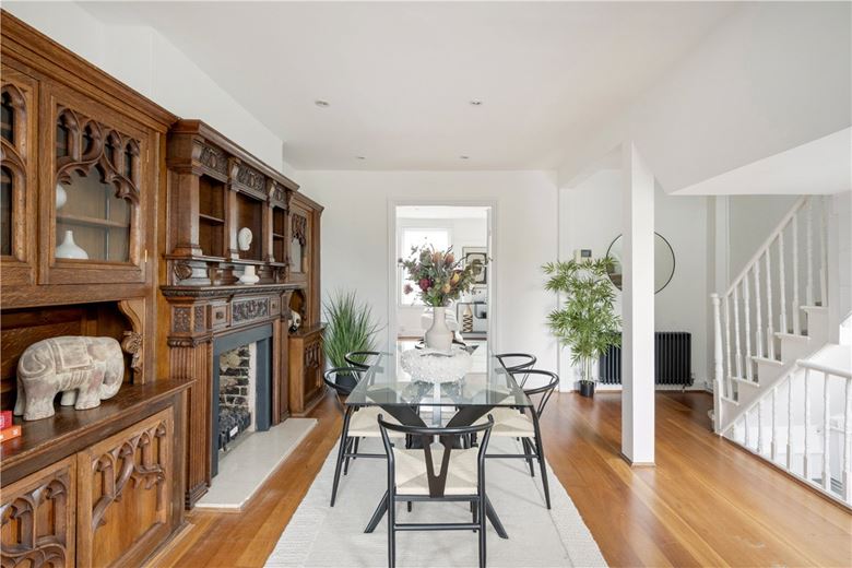 3 bedroom flat, Trinity Road, Wandsworth Common SW17 - Sold