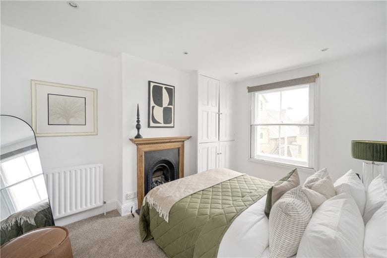 3 bedroom flat, Trinity Road, Wandsworth Common SW17 - Sold