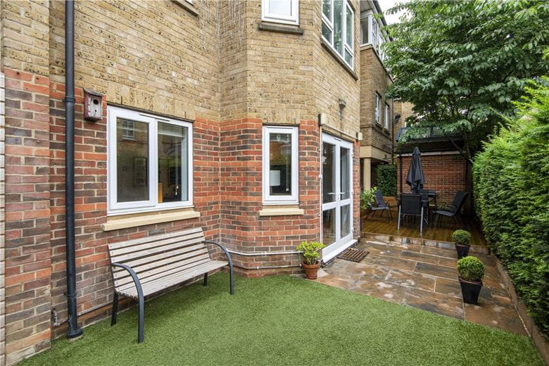 2 bedroom flat, St. James's Drive, Wandsworth Common/Balham SW12 - Sold STC
