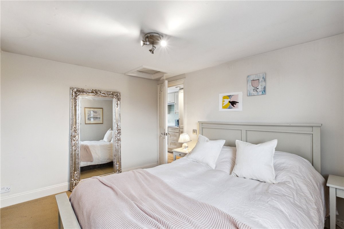 2 bedroom flat, Geraldine Road, London SW18 - Sold