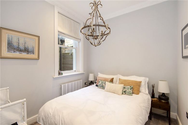 2 bedroom flat, Webb's Road, London SW11 - Available