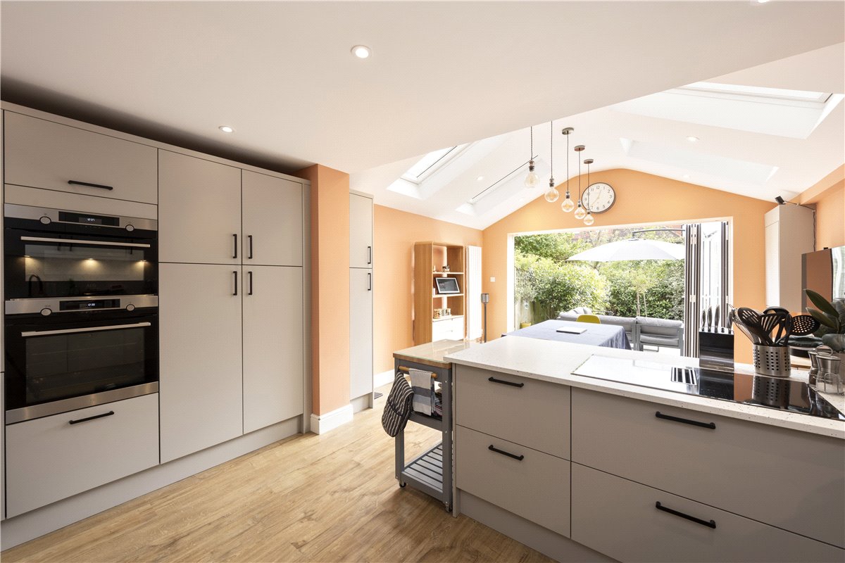 3 bedroom house, Bevin Square, London SW17 - Sold