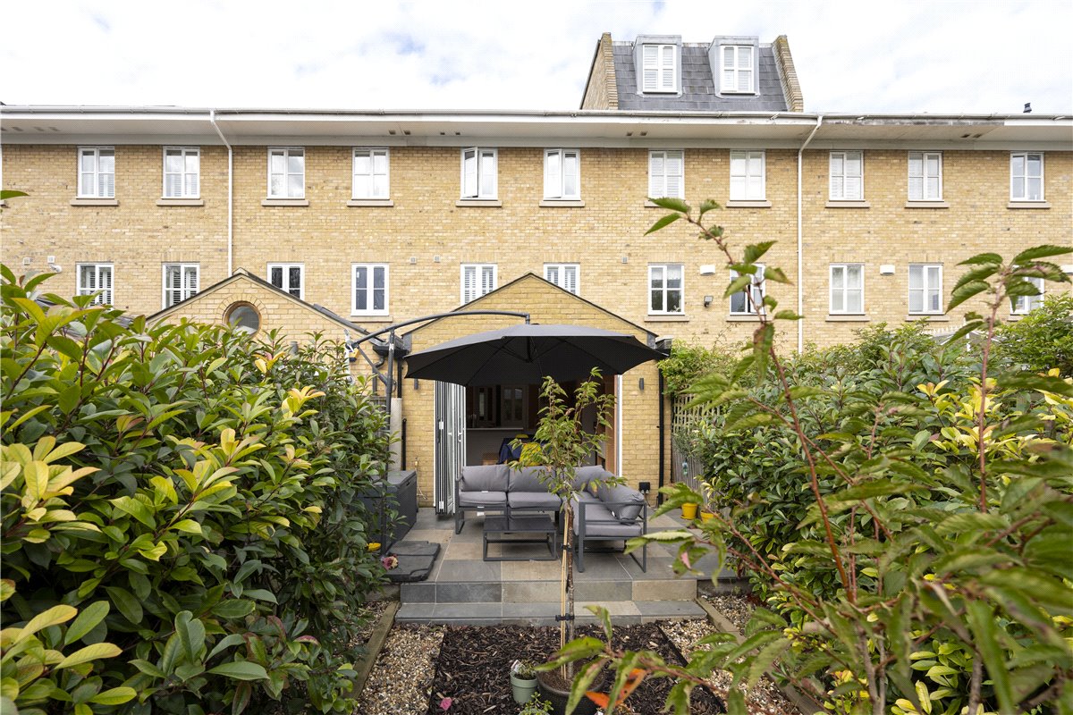 3 bedroom house, Bevin Square, London SW17 - Sold