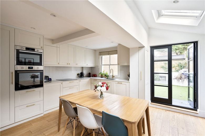4 bedroom house, Beechcroft Road, London SW17 - Available