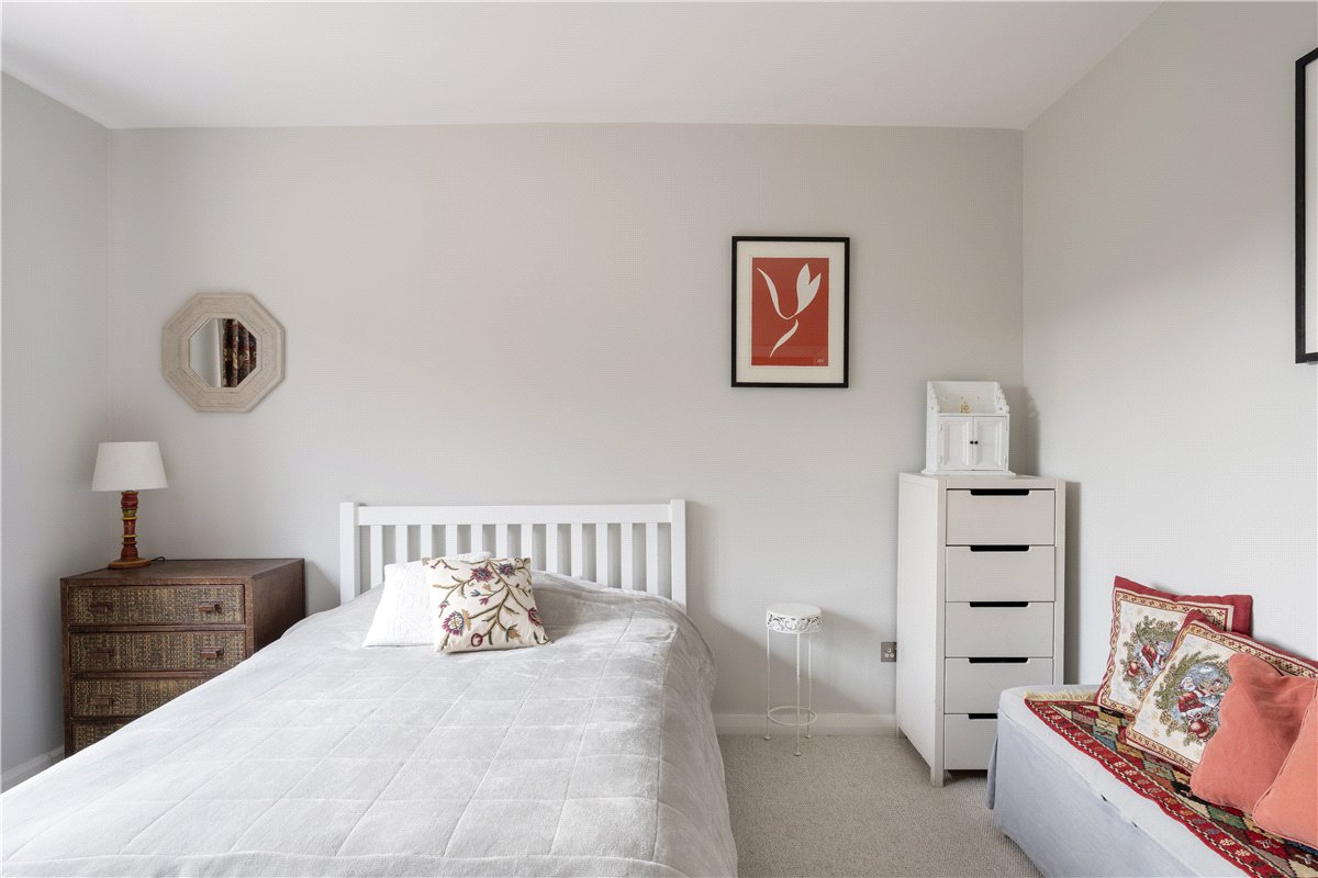 5 bedroom house, Magdalen Road, London SW18 - Available