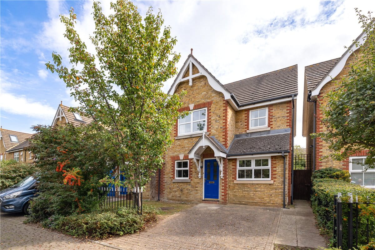 3 bedroom house, Victoria Mews, Earlsfield SW18 - Available