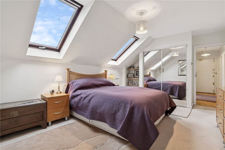 2 bedroom flat, Roma Court, St. James's Drive SW12 - Available