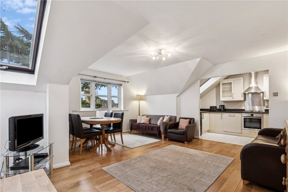 2 bedroom flat, Roma Court, St. James's Drive SW12 - Available