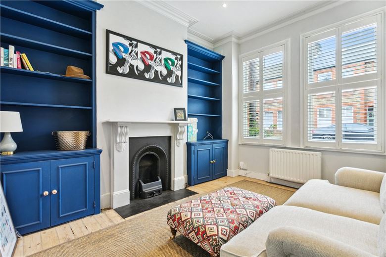 2 bedroom maisonette, Ingelow Road, London SW8 - Available