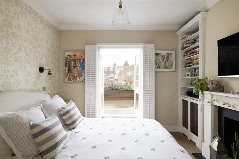 3 bedroom maisonette, Tranmere Road, London SW18 - Sold STC