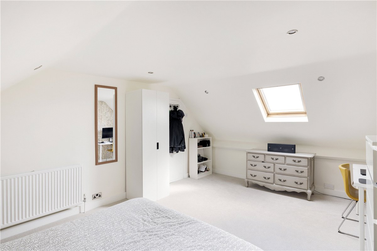 3 bedroom flat, Mayford Road, London SW12 - Sold