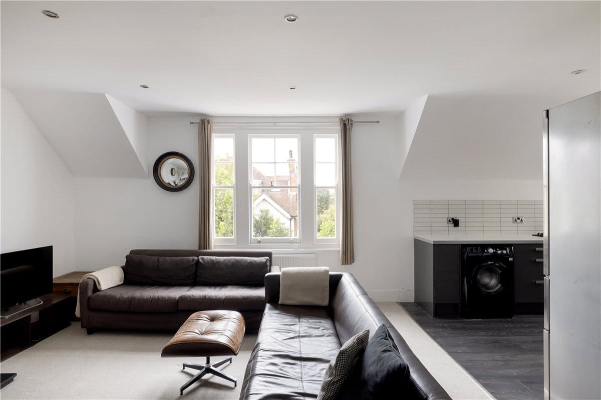 3 bedroom flat, Mayford Road, London SW12 - Sold