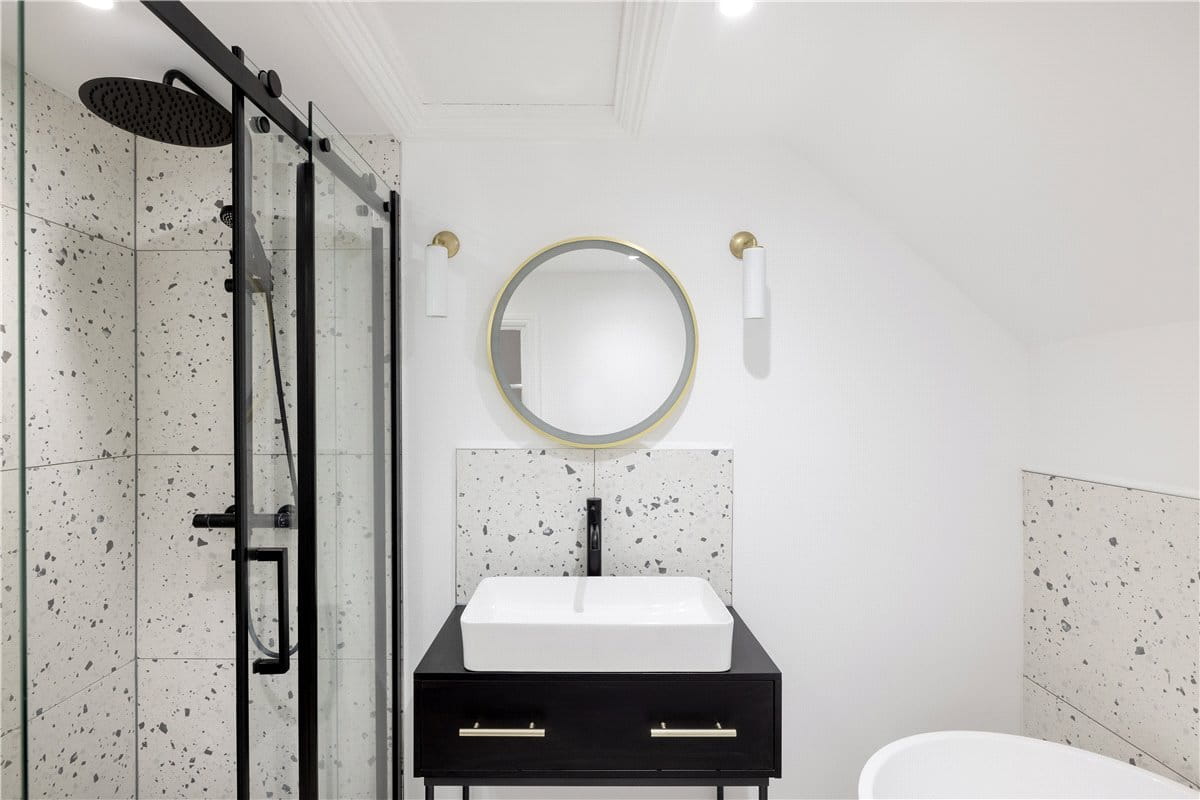 3 bedroom flat, Mayford Road, London SW12 - Sold