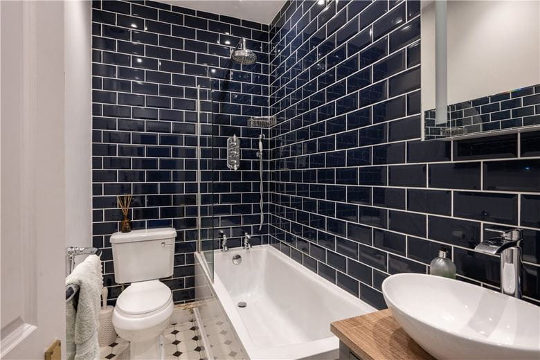 2 bedroom flat, Foxmore Street, London SW11 - Sold