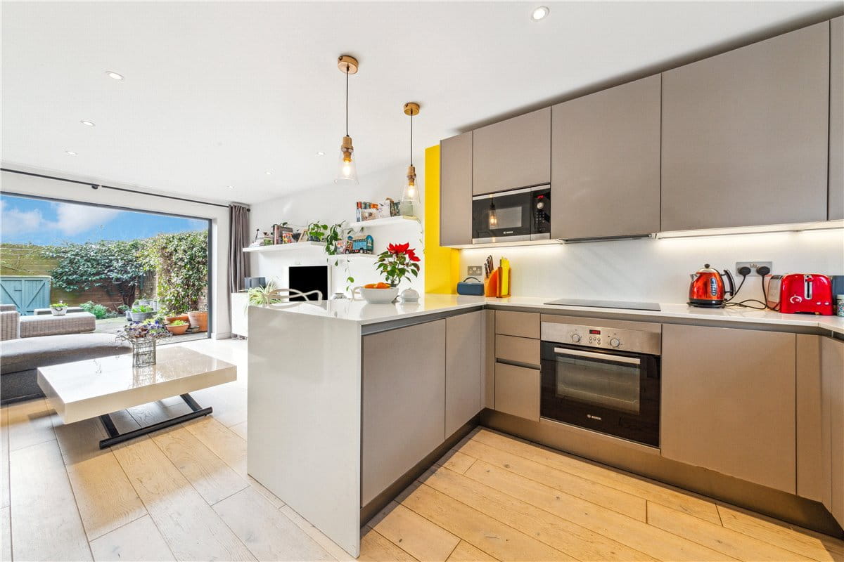 2 bedroom house, St. Peter's Close, London SW17 - Sold