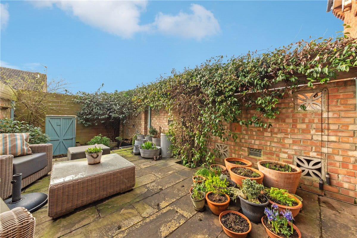 2 bedroom house, St. Peter's Close, London SW17 - Sold