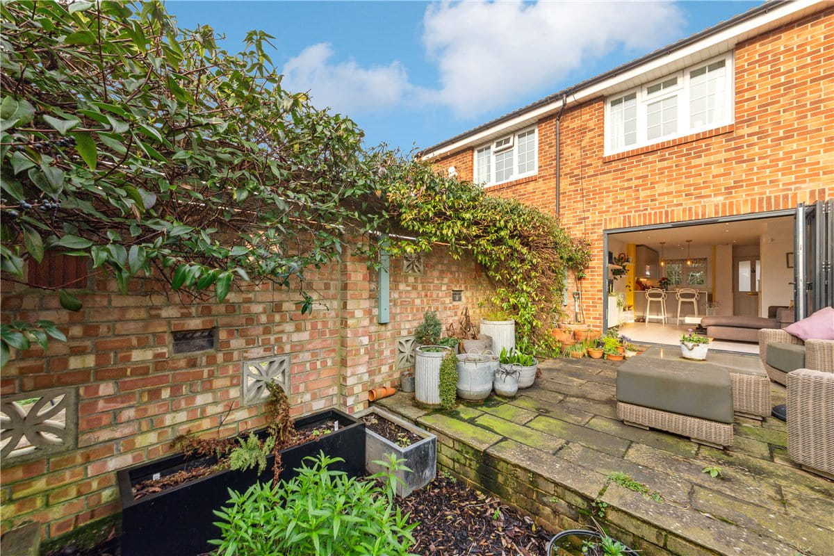 2 bedroom house, St. Peter's Close, London SW17 - Sold