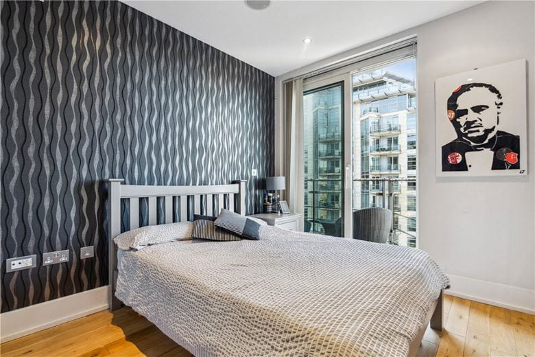3 bedroom flat, Commodore House, Battersea Reach SW18 - Available