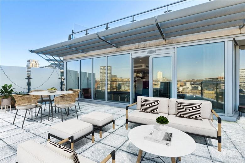 3 bedroom flat, Commodore House, Battersea Reach SW18 - Available