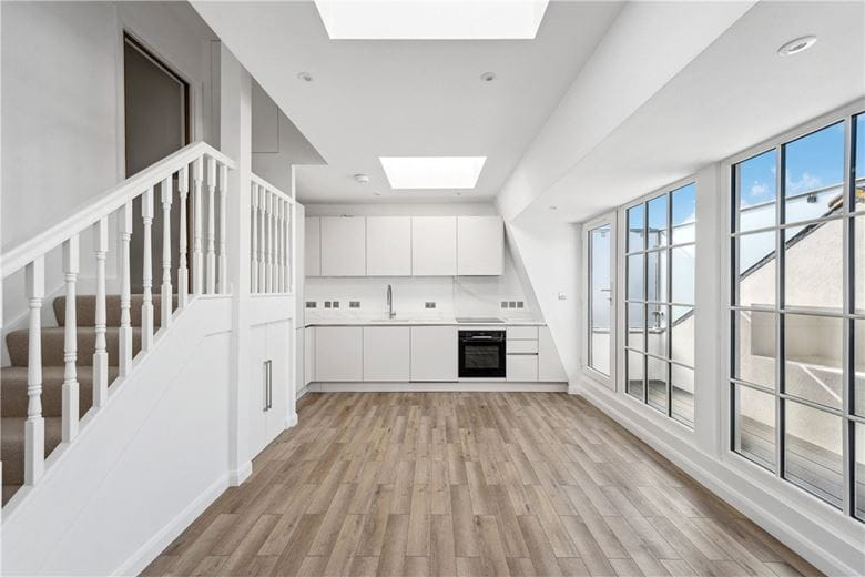 2 bedroom flat, Denton Street, London SW18 - Available