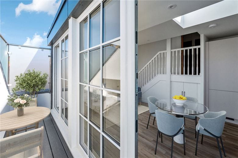 2 bedroom flat, Denton Street, London SW18 - Available