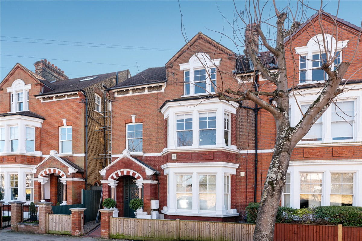 2 bedroom flat, Mayford Road, London SW12 - Sold