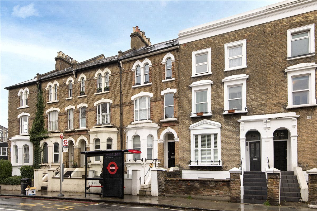 2 bedroom flat, Trinity Road, London SW17 - Available