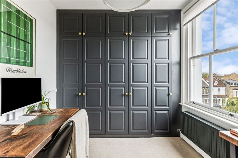 2 bedroom flat, Trinity Road, London SW17 - Available