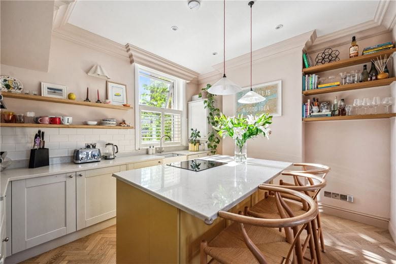 2 bedroom flat, Barmouth Road, London SW18 - Sold STC
