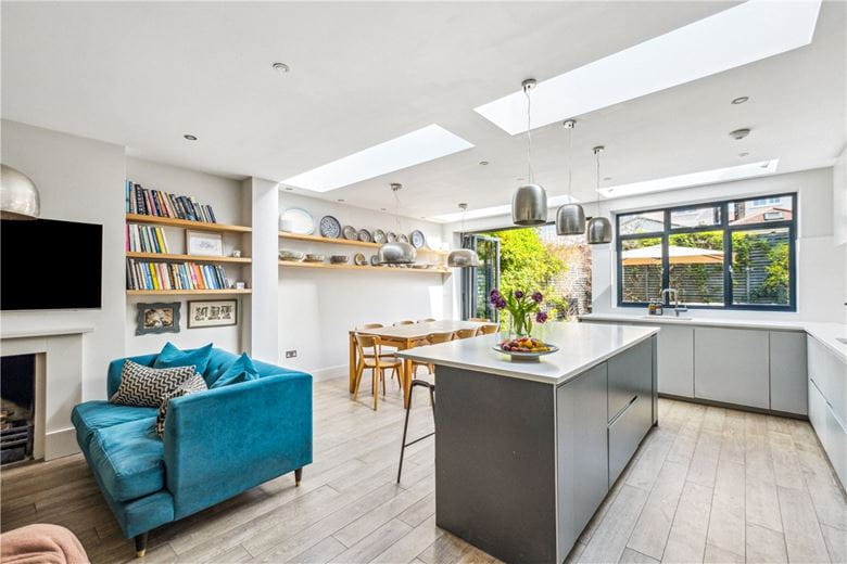 4 bedroom house, Marham Gardens, London SW18 - Available