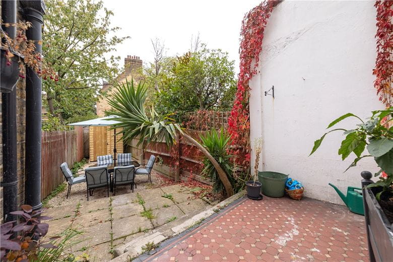 2 bedroom flat, Nightingale Lane, London SW12 - Available