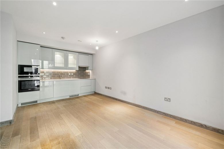  bedroom flat, Chivers Passage, London SW18 - Available