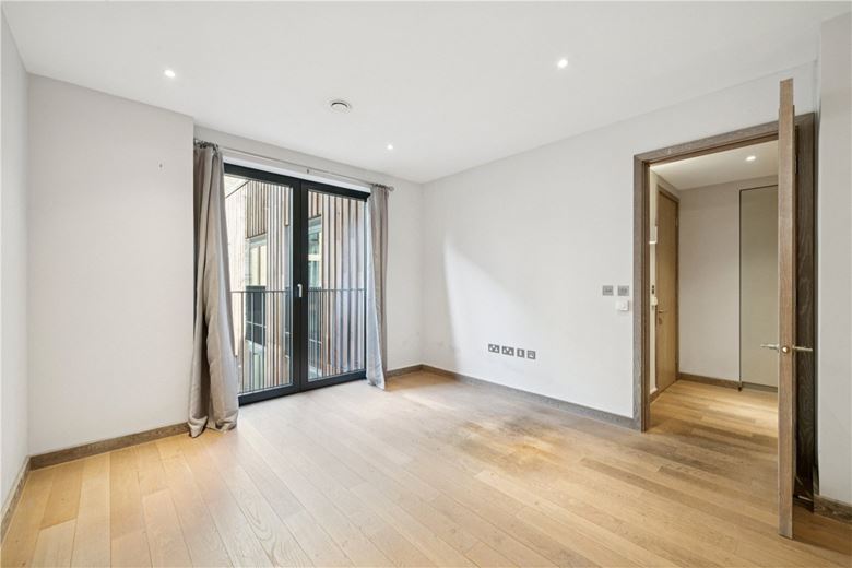  bedroom flat, Chivers Passage, London SW18 - Available