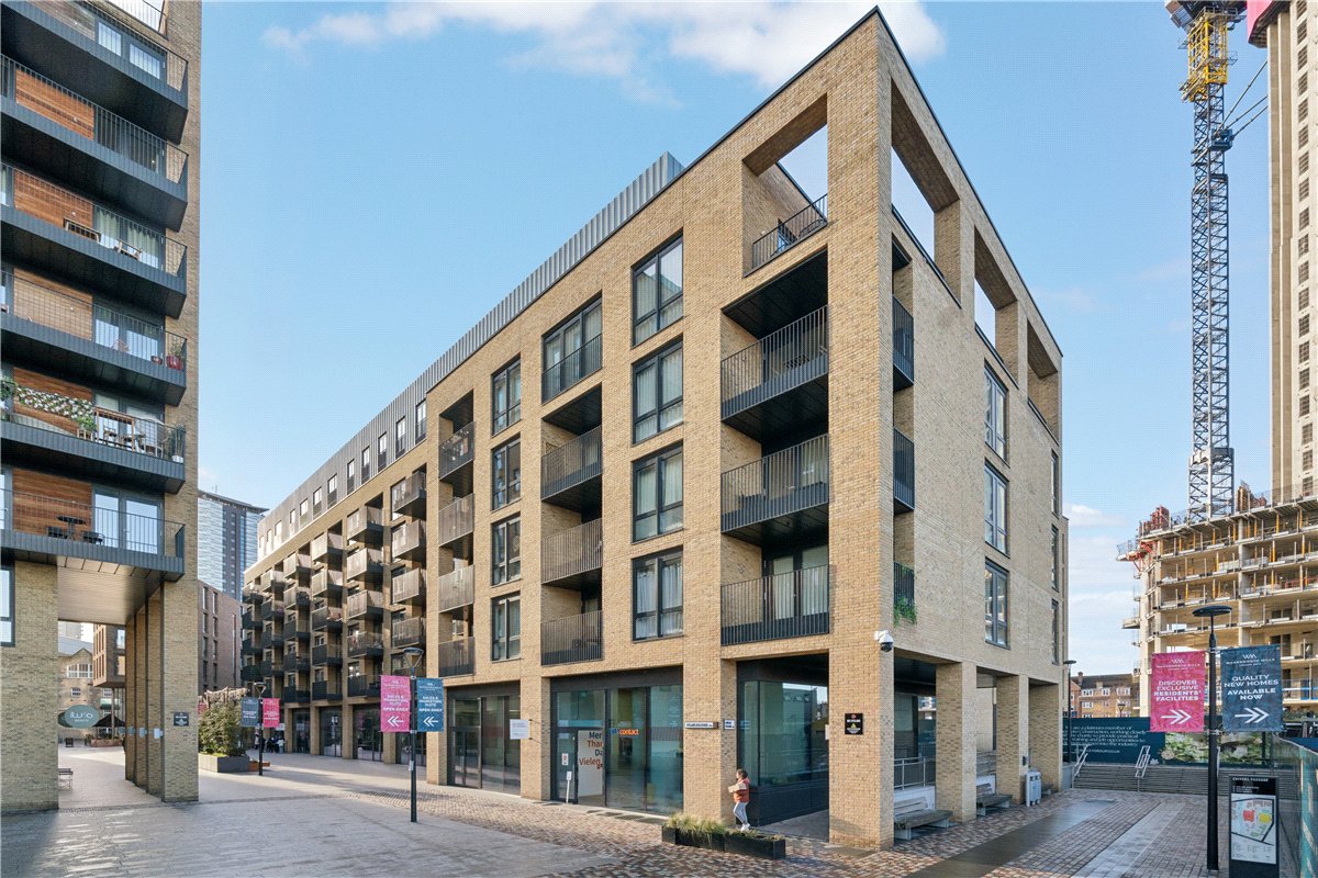  bedroom flat, Chivers Passage, London SW18 - Available