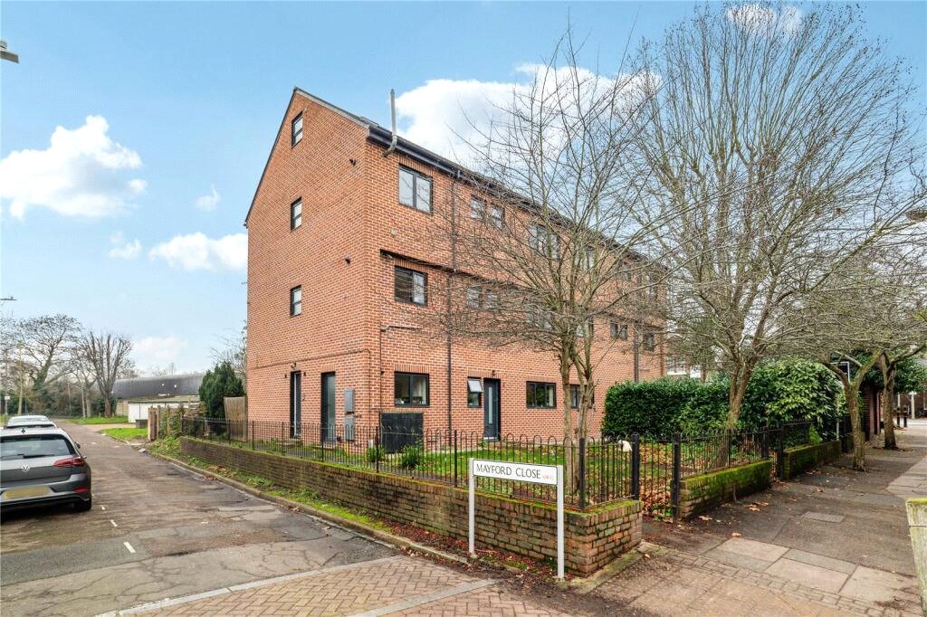 2 bedroom flat, Mayford Close, London SW12 - Available