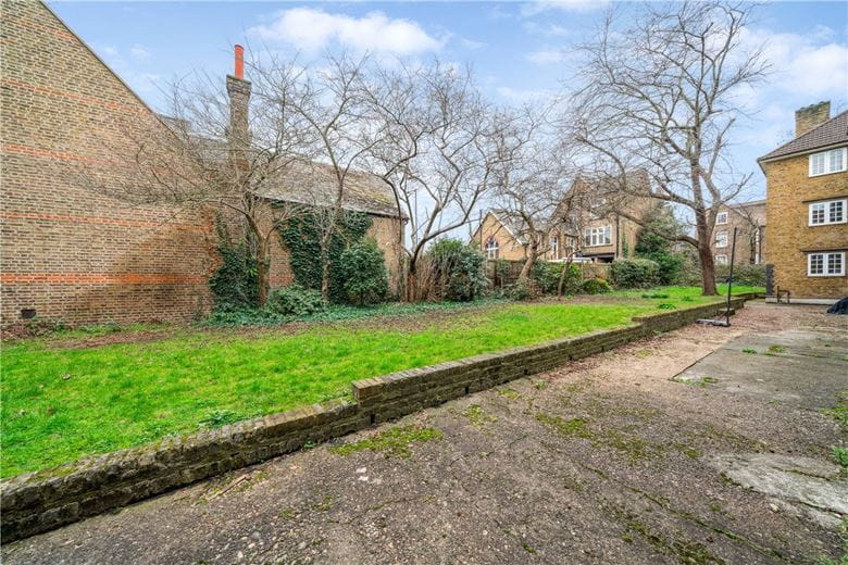 2 bedroom flat, Frogmore, London SW18 - Available