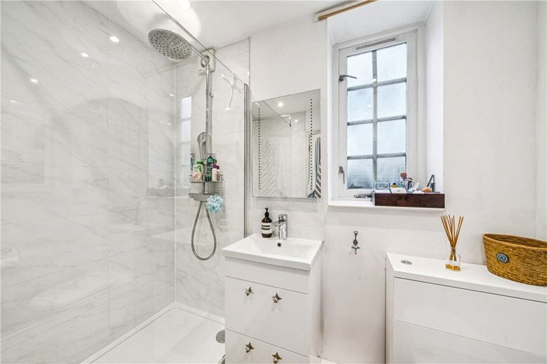 2 bedroom flat, Frogmore, London SW18 - Available