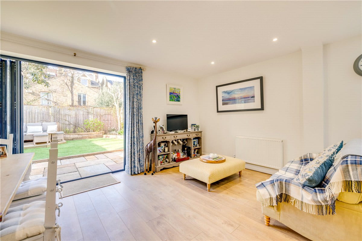 2 bedroom maisonette, Birdhurst Road, London SW18 - Available
