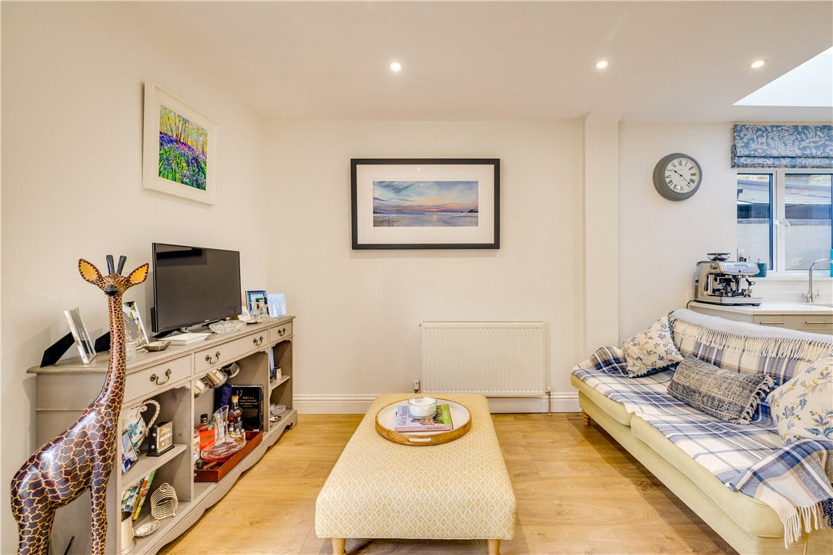 2 bedroom maisonette, Birdhurst Road, London SW18 - Available