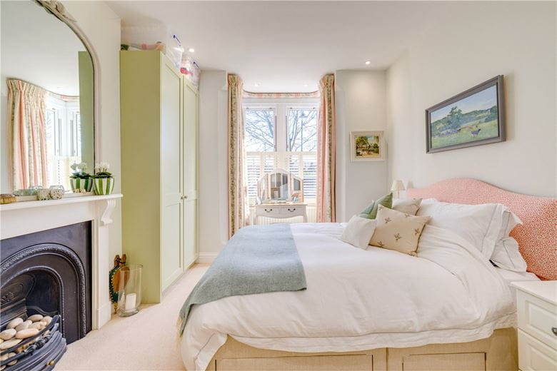 2 bedroom maisonette, Birdhurst Road, London SW18 - Available