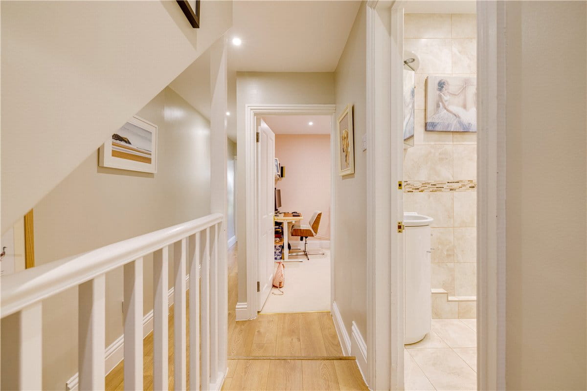 2 bedroom maisonette, Birdhurst Road, London SW18 - Available