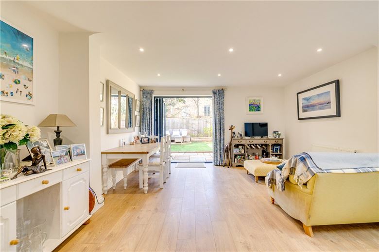 2 bedroom maisonette, Birdhurst Road, London SW18 - Available