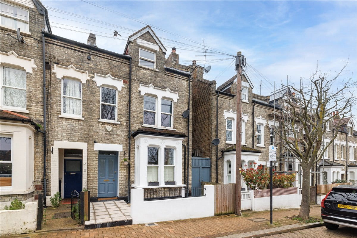 2 bedroom maisonette, Birdhurst Road, London SW18 - Available